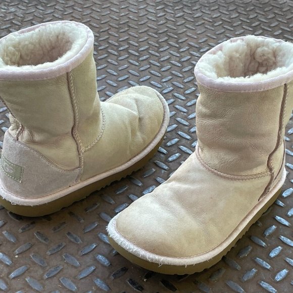 UGG Girl Boot Little Kid & Big Kid Koola Short Boots Size 4US 34EU - Picture 4 of 11